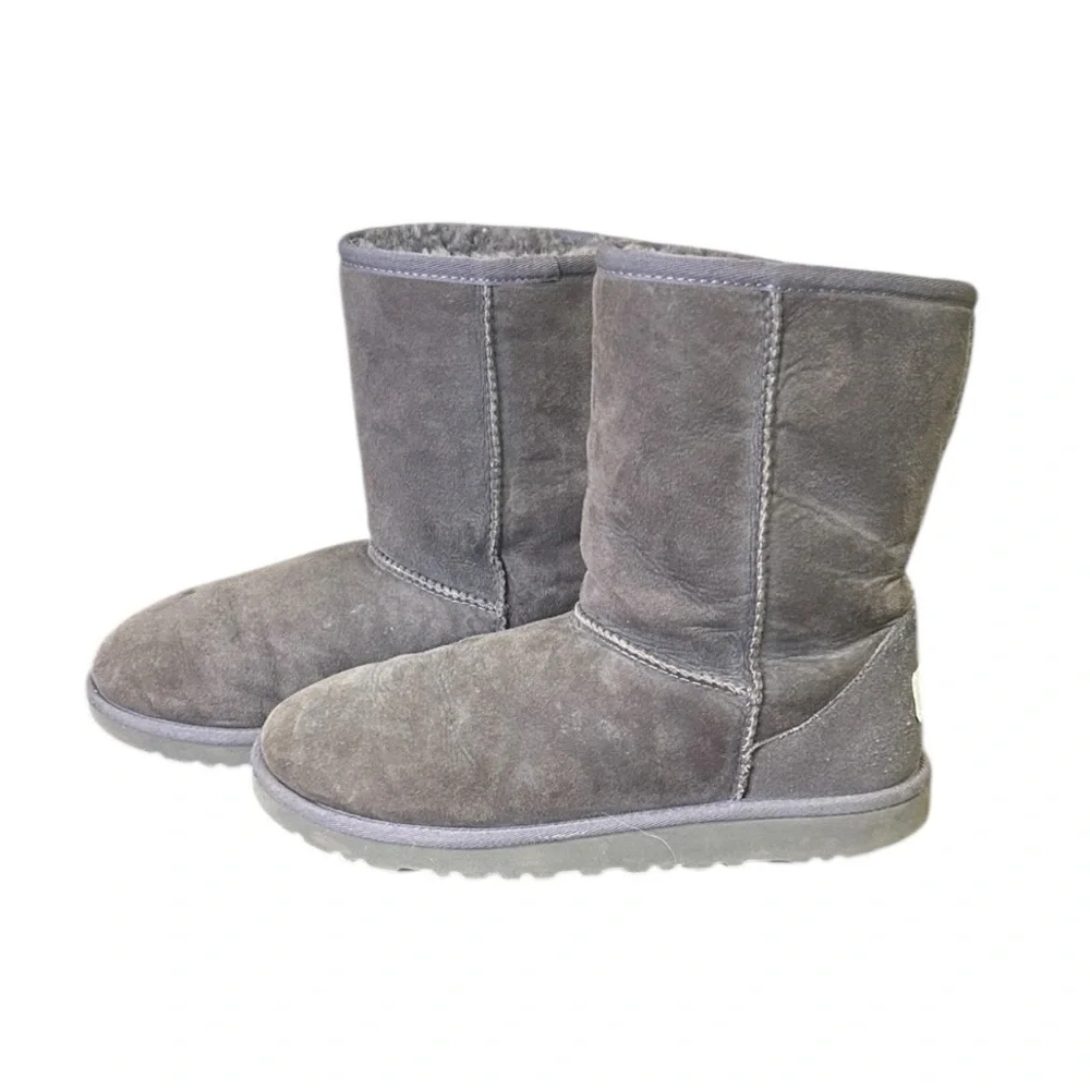 UGG Women’s Classic Short Grey Suede Boots 5251 Size 6